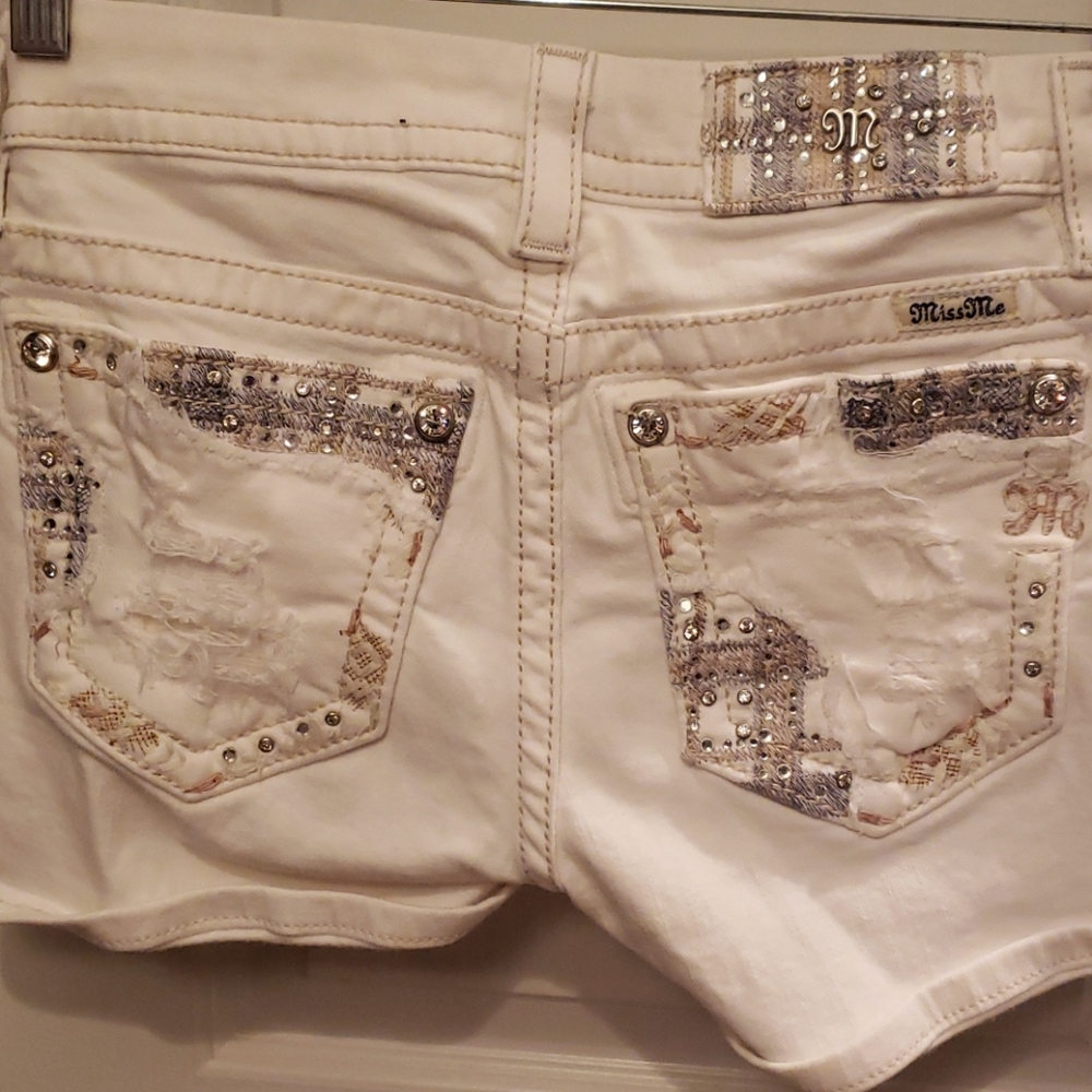 MissMe Mid Rise Easy Shorts - Picture 4 of 5